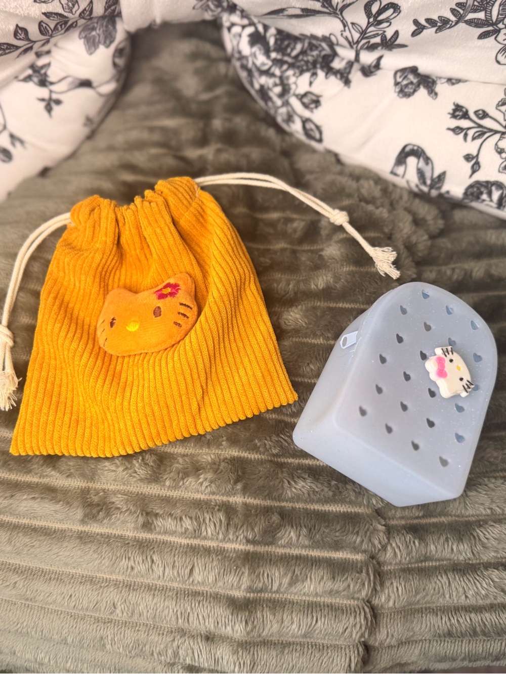 Hello Kitty Corduroy Drawstring Pouch & Silicone Case Set